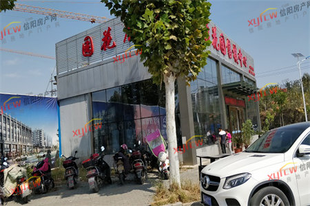 光华小区三室两厅120平米精装修有储